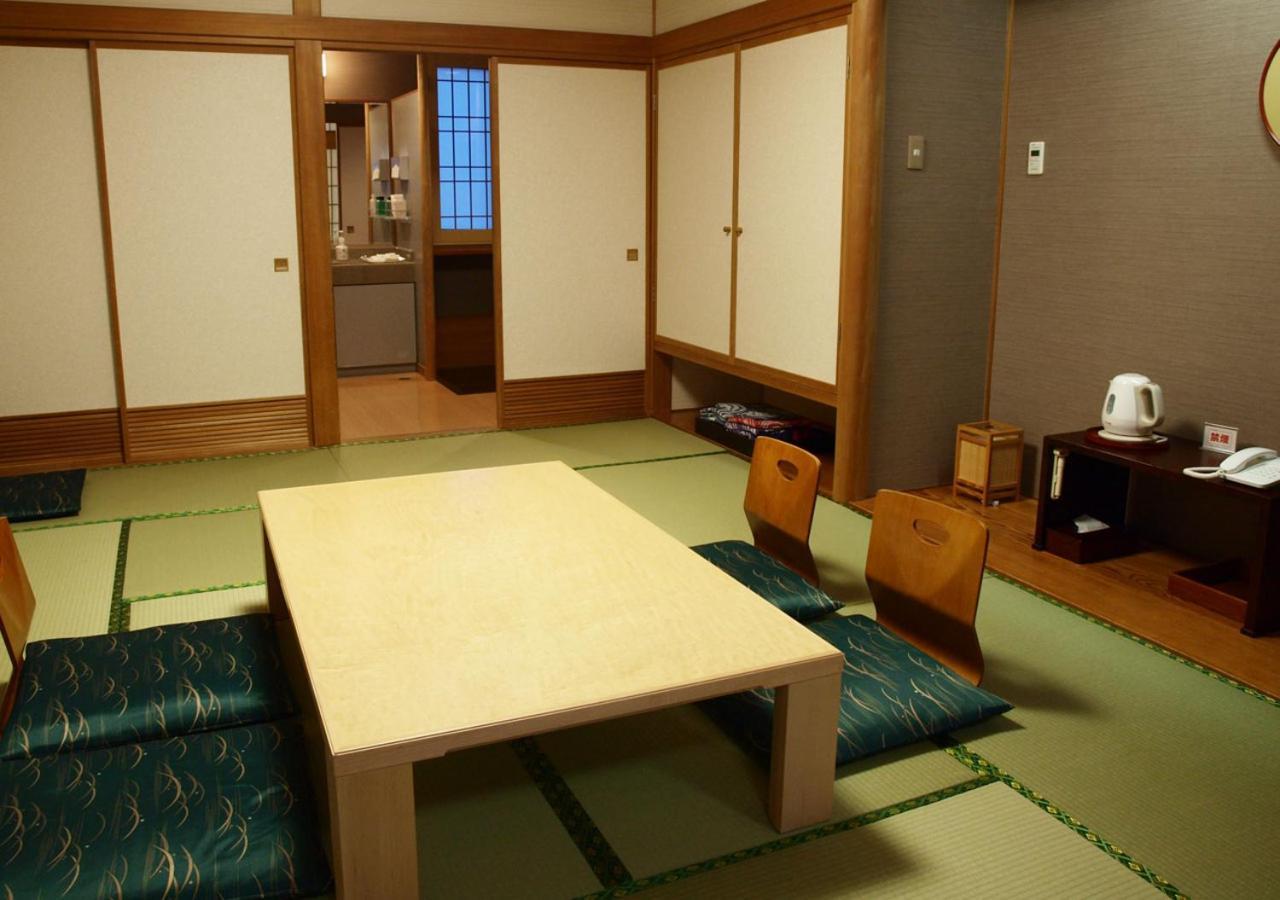 Hot Spring Ikoino Yuyado Iroha 傳統日式旅館 4*